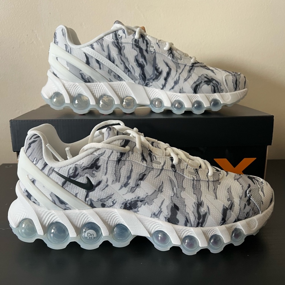 Nike Air Max Dn8 PRM Sneakers Summit White/Smoke Grey IH0377-100 Men's 10 BNIB